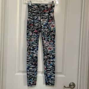 Lululemon ladies XXS size fun abstract design‎ leggings